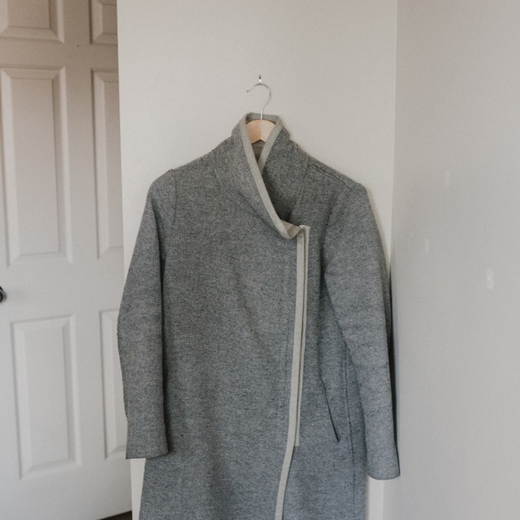 Aritzia Babaton Cormac Coat size Small - Picture 3 of 5